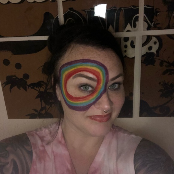 Meet your Posher, Melissa - Picture 3 of 3